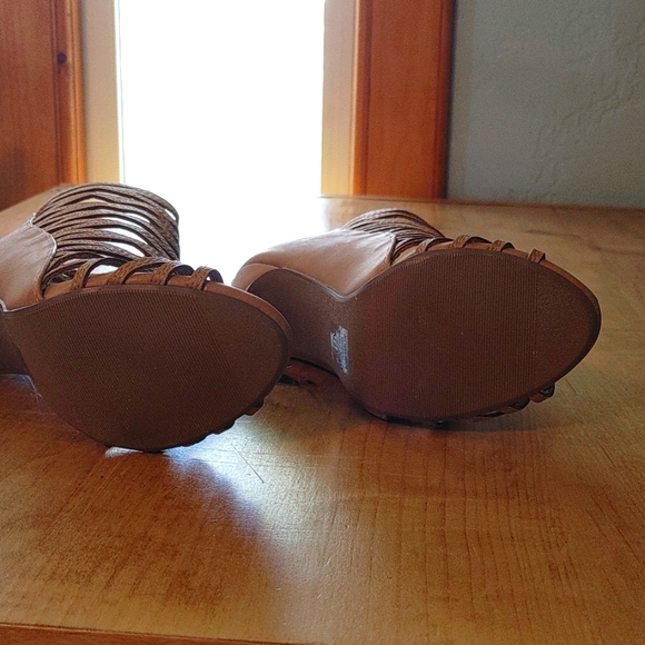 Heart in D Natural Leather Strappy Heels - Picture 7 of 7